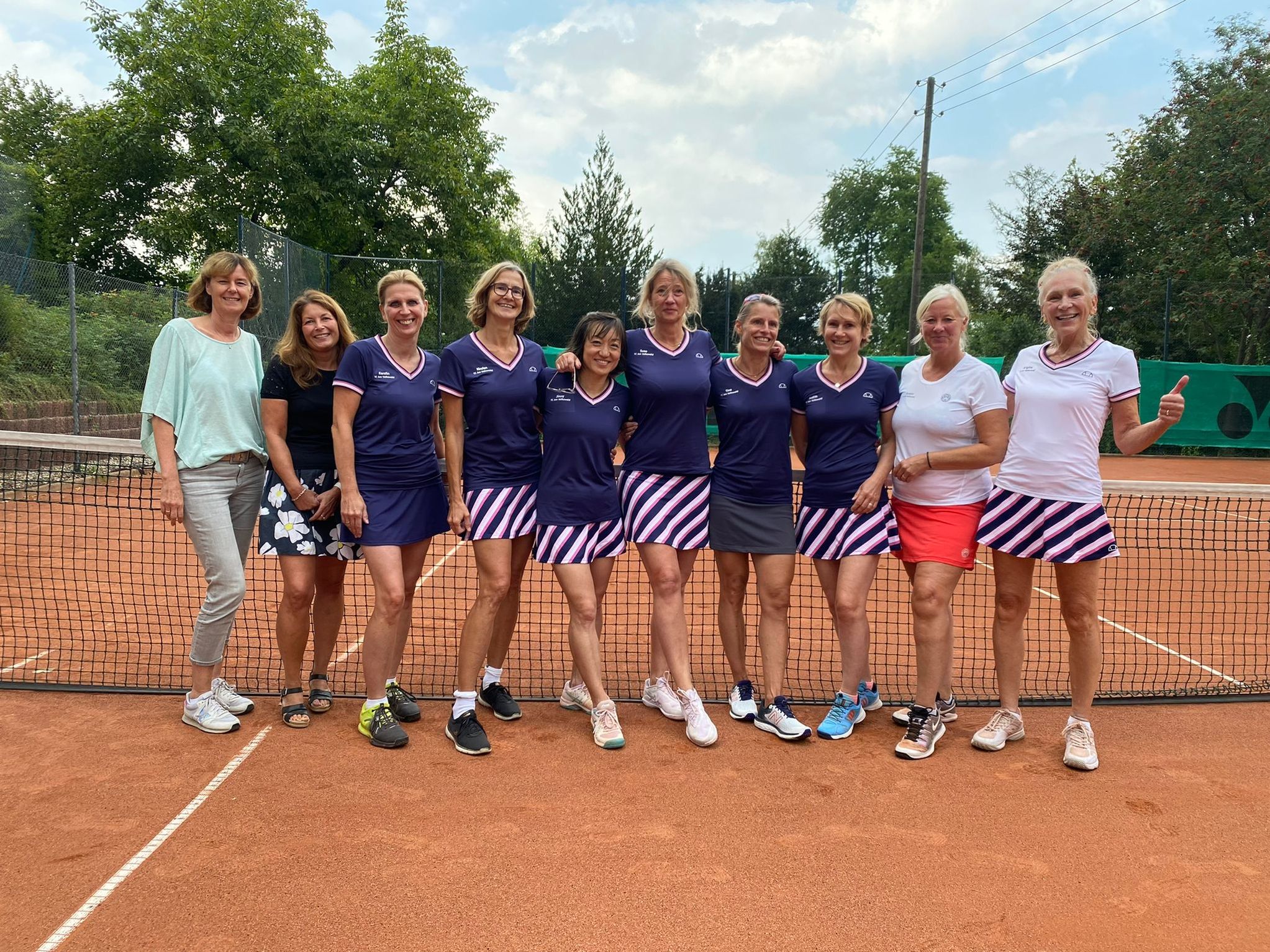 Toller Abschluss der Damen 40/2, hier mit Kirsten Lammers, Andrea Milkereit, Natascha Simmel, Katrin Hoppe, Sylvia Gottlob, Susann Weiß und Karen Schmidtke (v.l.)